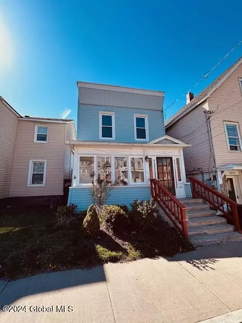1569 3rd St, Rensselaer, NY 12144