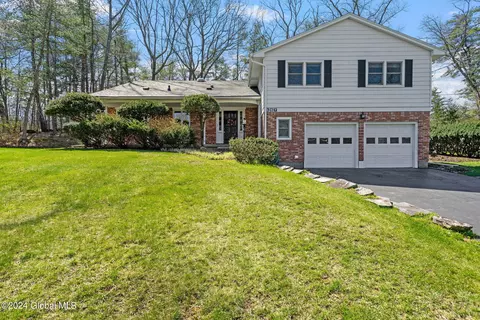 357 W Highland Dr, Schenectady, NY 12303