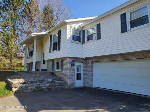 237 Mannys Corners Rd, Amsterdam, NY 12010
