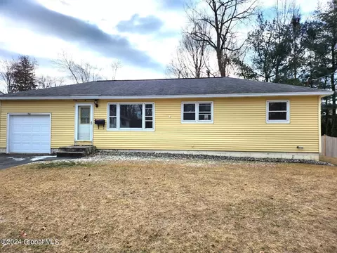 1 Mayflower Dr, Albany, NY 12205