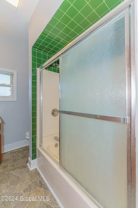 Bath - 442 Eleanor St, Schenectady, NY 12306 photo 4 of 5