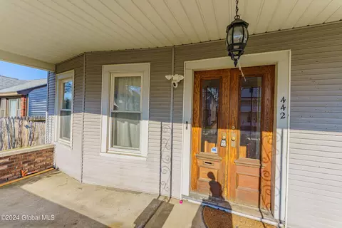 Exterior - 442 Eleanor St, Schenectady, NY 12306 photo 4 of 10