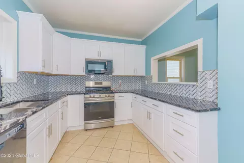 Kitchen - 442 Eleanor St, Schenectady, NY 12306 photo 2 of 3