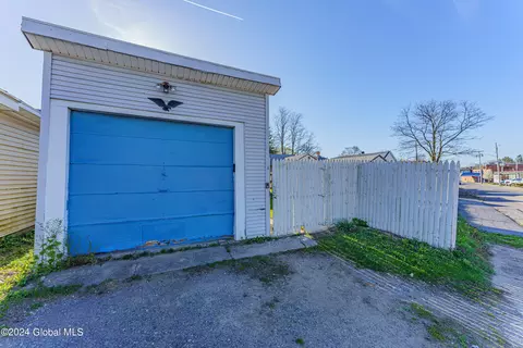 Exterior - 442 Eleanor St, Schenectady, NY 12306 photo 10 of 10