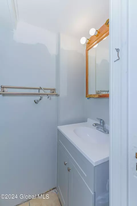 Bath - 442 Eleanor St, Schenectady, NY 12306 photo 3 of 5