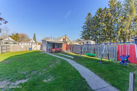 Exterior - 442 Eleanor St, Schenectady, NY 12306 photo 6 of 10