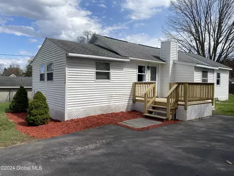 2058 Oaklawn Ave, Schenectady, NY 12306