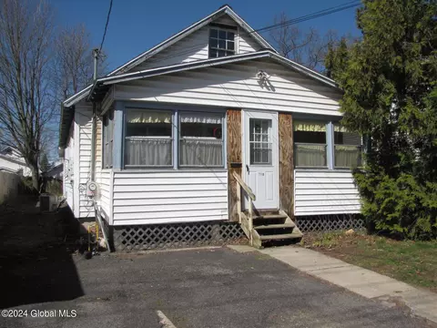 718 Draper Ave, Rotterdam, NY 12306