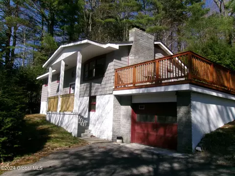 424 Lake Ave, Lake Luzerne, NY 12846