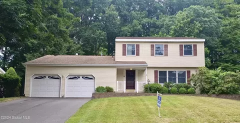 10 Devonshire Dr, Albany, NY 12205