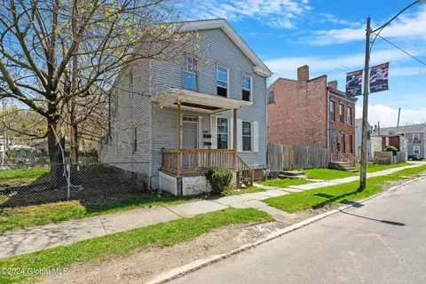 674 5th Ave, Troy, NY 12182