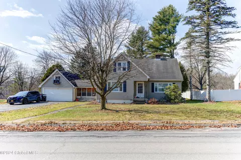 123 Pleasant Ave, Johnstown, NY 12095