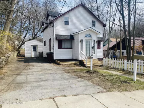 109 Park St, Gloversville, NY 12078
