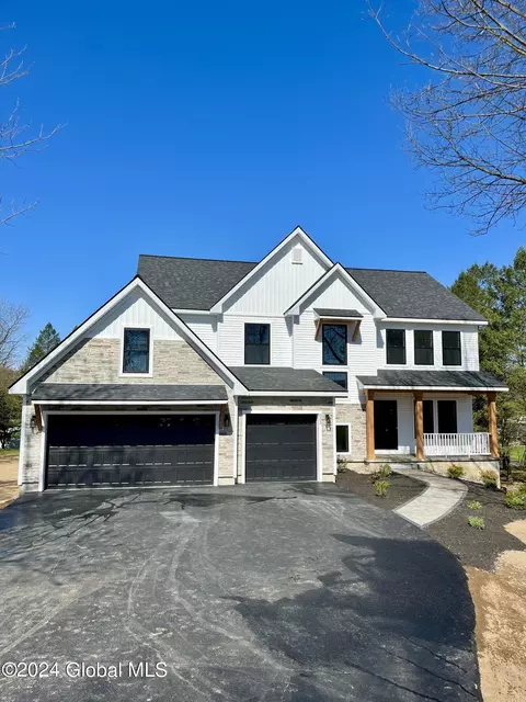 853 Pearse Rd, Niskayuna, NY 12309