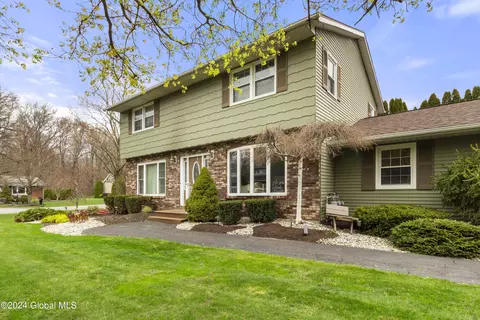 630 Alexander Dr, Rotterdam Junction, NY 12150