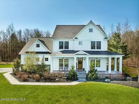 8 Willem Way, Ballston Lake, NY 12019
