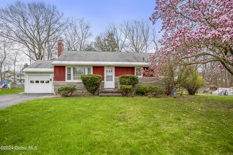 40 Glendale Rd, Latham, NY 12110