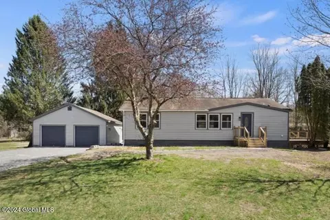 576 Maple Ave, Saratoga Springs, NY 12866