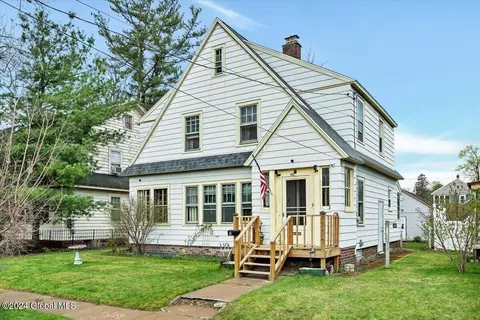 9 Wallace St, Scotia, NY 12302