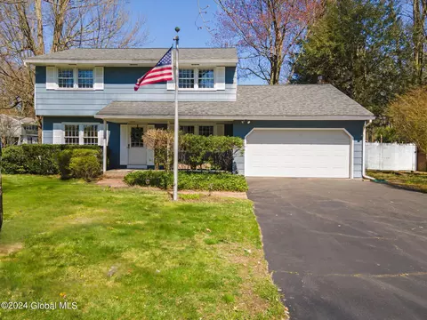 43 Dumbarton Dr, Delmar, NY 12054
