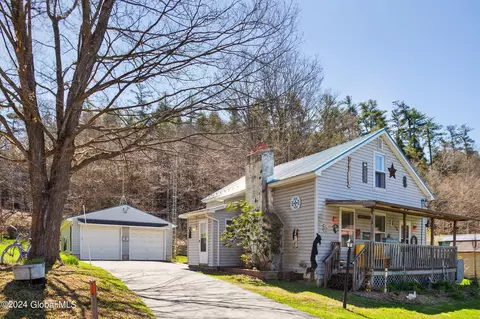 166 Prospect St, Schoharie, NY 12157