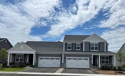 21 Daintree Dr, Saratoga Springs, NY 12866