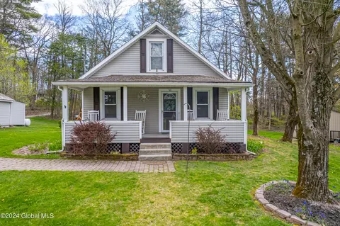 50 Forest Hills Ave, Leeds, NY 12451