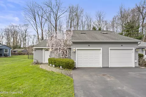 16 Glenbrook Dr, Clifton Park, NY 12065