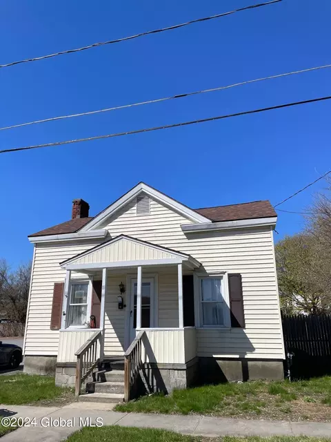 10 Walnut St, Glens Falls, NY 12801