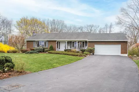 26 Abedar Ln, Latham, NY 12110