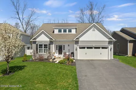 26 Lakepointe Way, Saratoga Springs, NY 12866