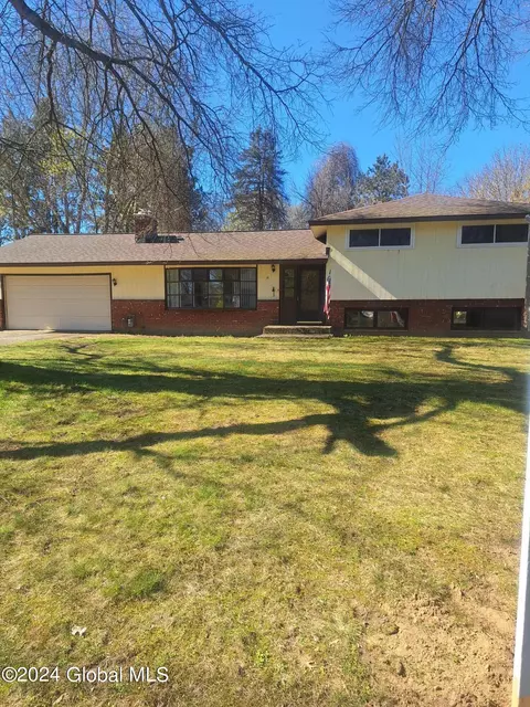 14 Rosemere Rd, Ballston Lake, NY 12019