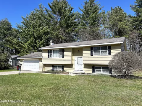 41 Heinrick Cir, Queensbury, NY 12804