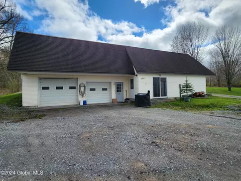 1382 Carlisle Rd, Sprakers, NY 12166