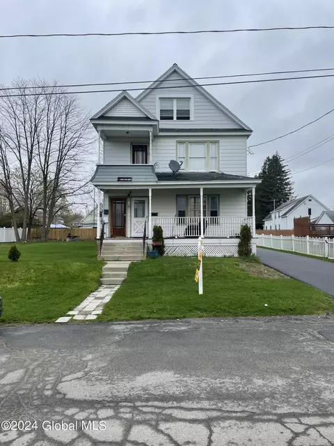 22 Cochrane Ave, Amsterdam, NY 12010
