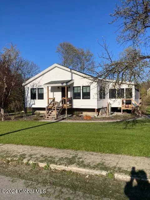 4 Amherst Ave, Ticonderoga, NY 12883