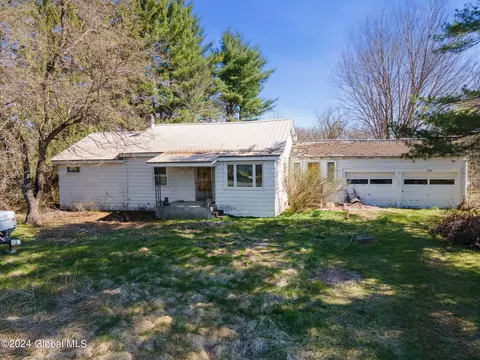220 Rural Grove Rd, Sprakers, NY 12166