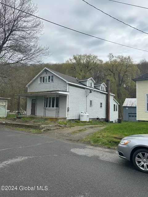 33 Barber Ave, Greenwich, NY 12834