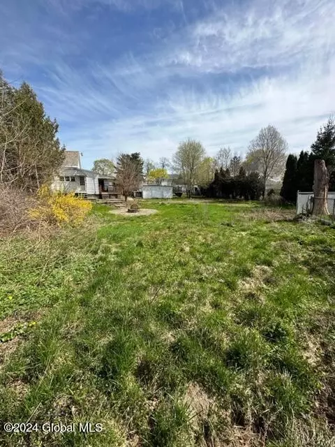 Exterior - 329 Eleventh St, Schenectady, NY 12306 photo 6 of 10