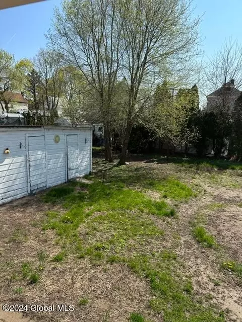 Exterior - 329 Eleventh St, Schenectady, NY 12306 photo 8 of 10