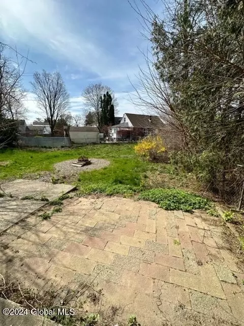 Exterior - 329 Eleventh St, Schenectady, NY 12306 photo 5 of 10