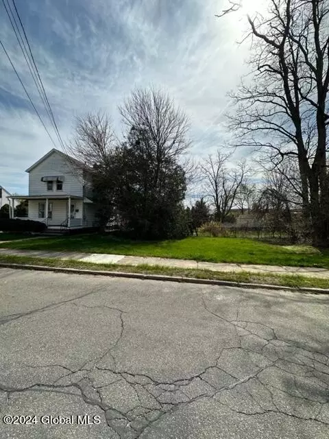 Exterior - 329 Eleventh St, Schenectady, NY 12306 photo 4 of 10