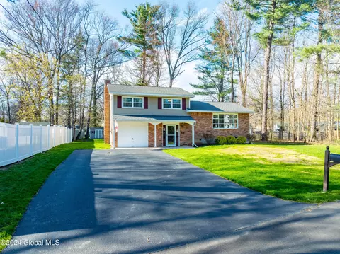 5 Cedar Ct, Voorheesville, NY 12186