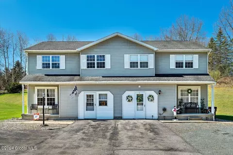 118-120 Meyer Rd, Halfmoon, NY 12065
