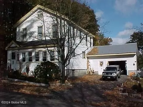 8 3rd St, Gloversville, NY 12078