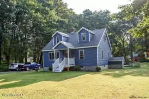 123 Vly Rd, Albany, NY 12205