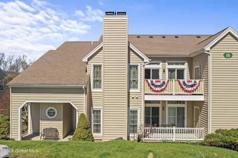 1611 Hampton Place Blvd, Troy, NY 12180