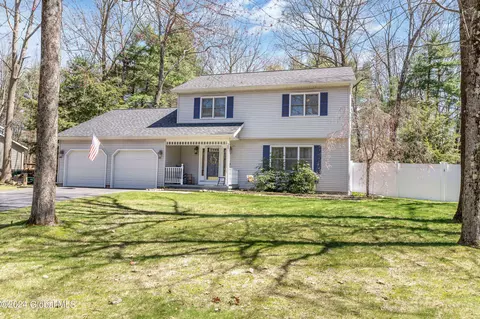 28 Hemlock Dr, Greenfield Center, NY 12833