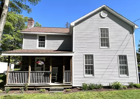3 St Patricks Ln, Cambridge, NY 12816