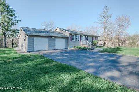 1295 Maple Hill Rd, Castleton On Hudson, NY 12033 photo 2